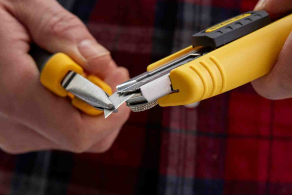 Ніж FatMax Cartridge довжиною 180 мм з лезом шириною 18 мм з сегментами, що відламуються STANLEY 0-10-481