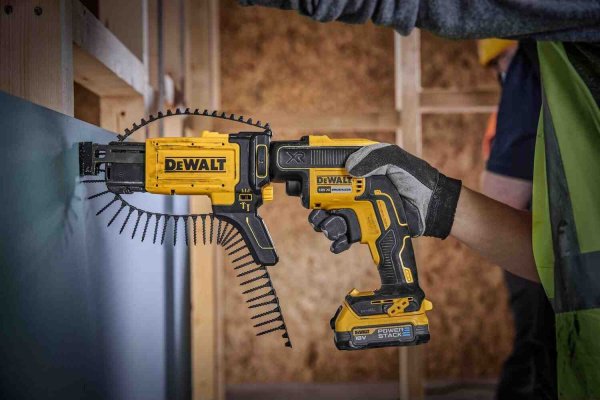 Шурупокрут акумуляторний безщітковий DeWALT DCF620E1K