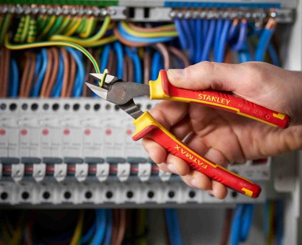 Кусачки MaxSteel VDE 1000V діагональні ізольовані довжиною 160 мм STANLEY 0-84-009