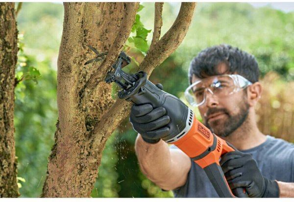 Пила шабельна мережева BLACK+DECKER BES301