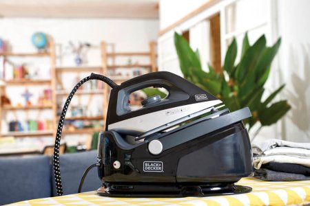 Праска з парогенератором BLACK+DECKER BXSS2200E