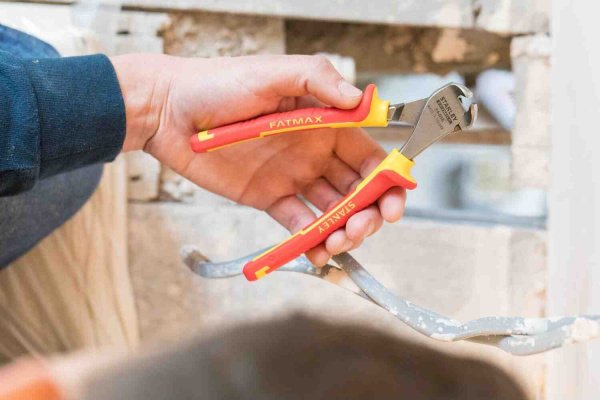 Кусачки електрика MaxSteel VDE 1000V торцеві ізольовані довжиною 165 мм STANLEY 0-84-016