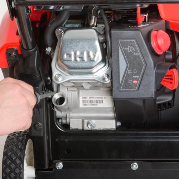 Снігоприбиральник бензиновий, 2,2 к.с./1,65 кВт, висота захоплення 300 мм, ширина захоплення 460 мм INTERTOOL SN-4000