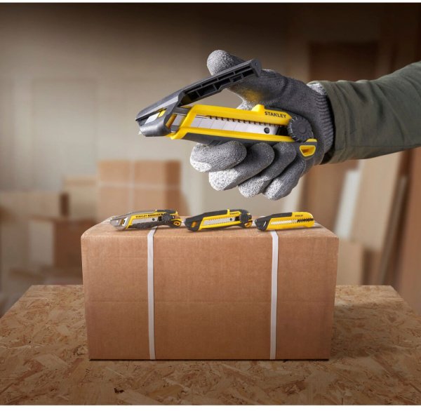 Ніж c висувним лезом шириною 18 мм, що фіксується STANLEY STHT10500-0