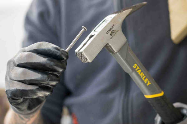 Молоток тесляра LATHAMMER FIBERGLAS c вагою головки 600 г STANLEY STHT0-51312