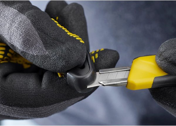 Ніж з висувним сегментним лезом шириною 9 мм STANLEY STHT0-10264