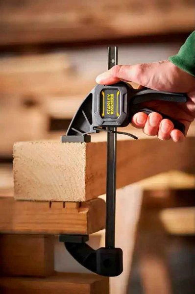 Струбцина FatMax L триггерная з максимальним зусиллям стиснення 135 кг STANLEY FMHT0-83211