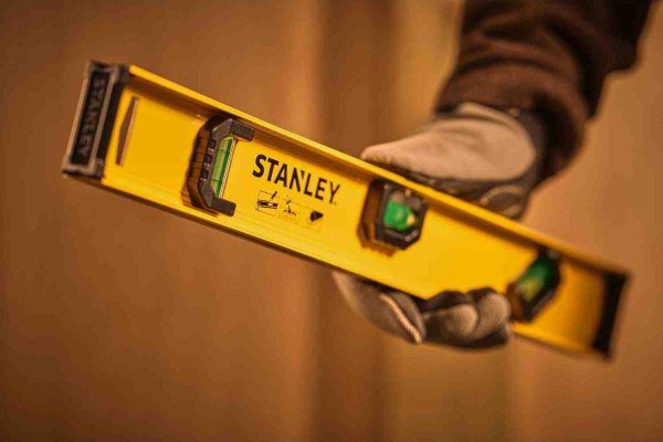 Рівень BASIC I-BEAM з алюмінію довжиною 450 мм з трьома капсулами STANLEY 0-42-073