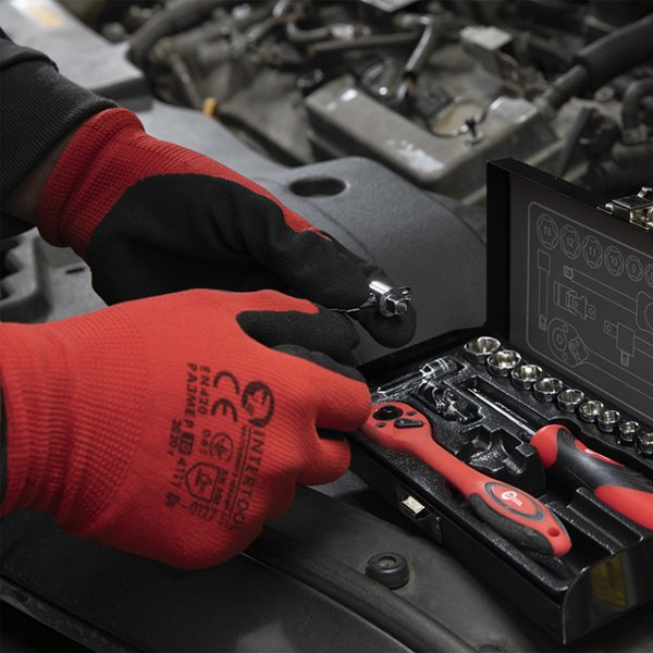 Рукавичка трикотажна з покриттям з пористого нітрилу на долоні, синтетична, червона, 10" INTERTOOL SP-0127