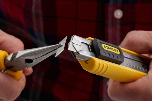 Ніж FatMax Cartridge довжиною 180 мм з лезом шириною 18 мм з сегментами, що відламуються STANLEY 0-10-481