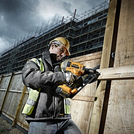 Пістолет цвяхозабивний акумуляторний безщітковий DeWALT DCN692N
