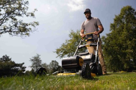 Газонокосарка акумуляторна безщіткова DeWALT DCMWP134KIT