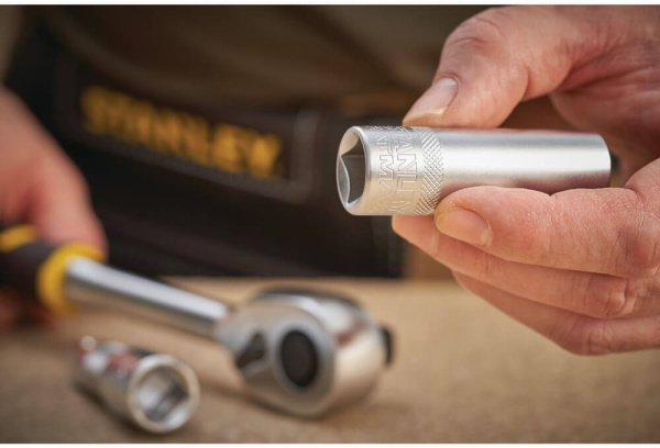 Головка 1/4 х 21 мм, з шестигранним профілем, висока, метрична. STANLEY FMMT17968-0