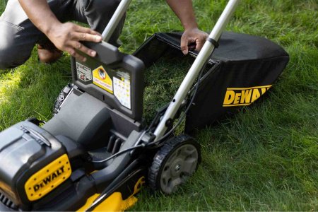 Газонокосарка акумуляторна безщіткова DeWALT DCMWP134KIT