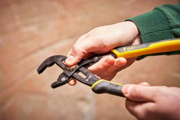 Пасатижі FatMax Groove Joint переставні сантехнічні довжиною 250 мм STANLEY 0-84-648