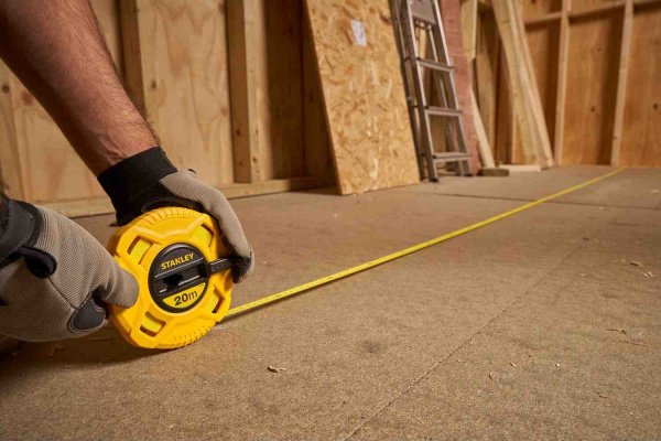 Рулетка вимірювальна FIBERGLASS довжиною 20 м, шириною 12,7 мм, в пластмасовому корпусі STANLEY 0-34-296