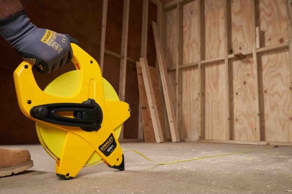 Рулетка вимірювальна PowerWinder Fiberglass довжиною 100 м, шириною 12.7 мм, стрічка зі скловолокном STANLEY 2-34-777