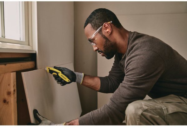 Ніж PREMIUM з висувним лезом для оздоблювальних робіт, довжина ножа 170 мм STANLEY STHT10479-0