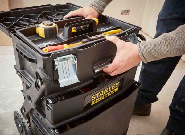 Ящик професійний FatMax Mobile Work Station Cantilever, розміри 549x733x413мм, з колесами STANLEY 1-94-210