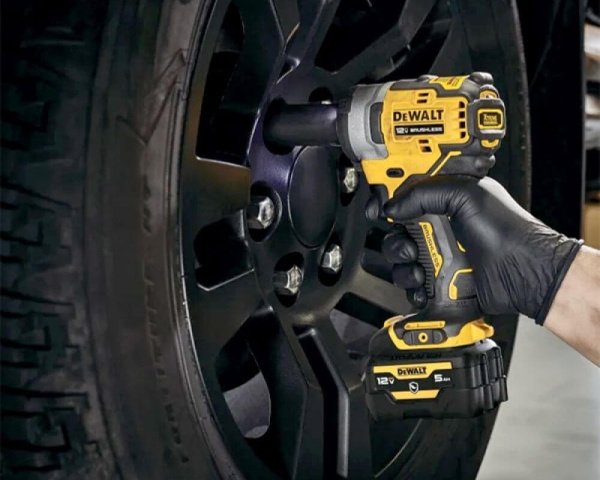 Гайкокрут ударный акумуляторний безщітковий DeWALT DCF903P1