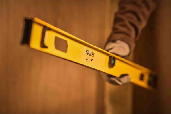 Рівень BASIC I-BEAM з алюмінію довжиною 1200 мм з трьома капсулами STANLEY 0-42-076