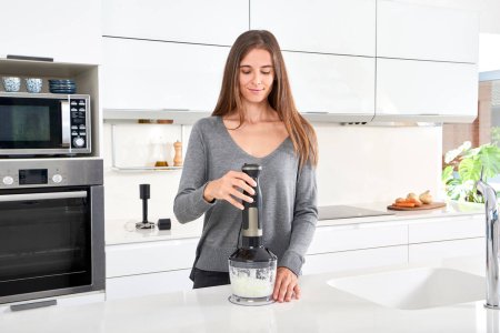 Ручний блендер BLACK+DECKER BXHBA1500E