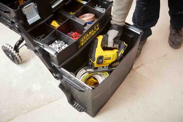Ящик професійний FatMax Mobile Work Station Cantilever, розміри 549x733x413мм, з колесами STANLEY 1-94-210
