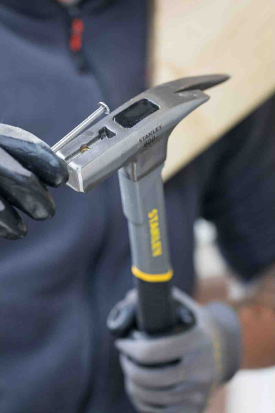 Молоток тесляра LATHAMMER FIBERGLAS c вагою головки 600 г STANLEY STHT0-51311