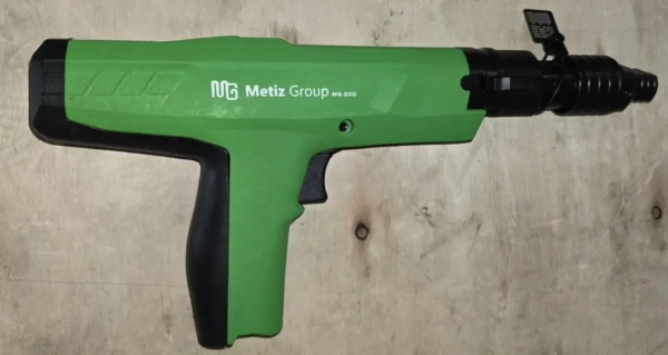 Пороховий монтажний пістолет MG — 300 з Глушником