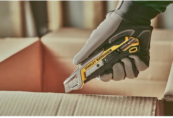 Ніж FatMax Integrated Snap Knife довжиною 165 мм з лезом шириною 18 мм з сегментами, що відламуються STANLEY FMHT10594-0
