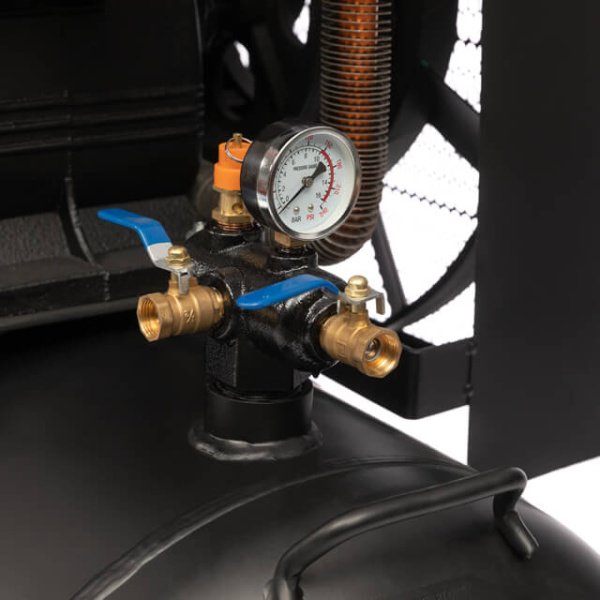 Компресор 300 л, 11 кВт, 380 В, 10 aтм, 1600 л/хв., 3 циліндри INTERTOOL PT-0050