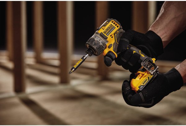 Шурупокрут акумуляторний безщітковий DeWALT DCF601N