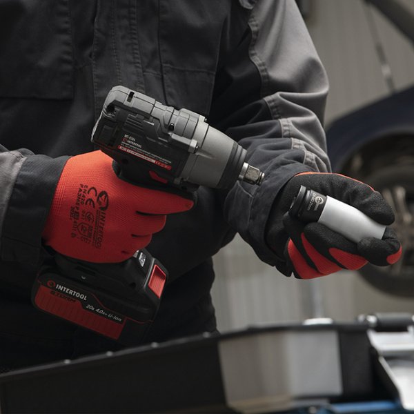 Рукавичка трикотажна з покриттям з пористого нітрилу на долоні, синтетична, червона, 10" INTERTOOL SP-0127